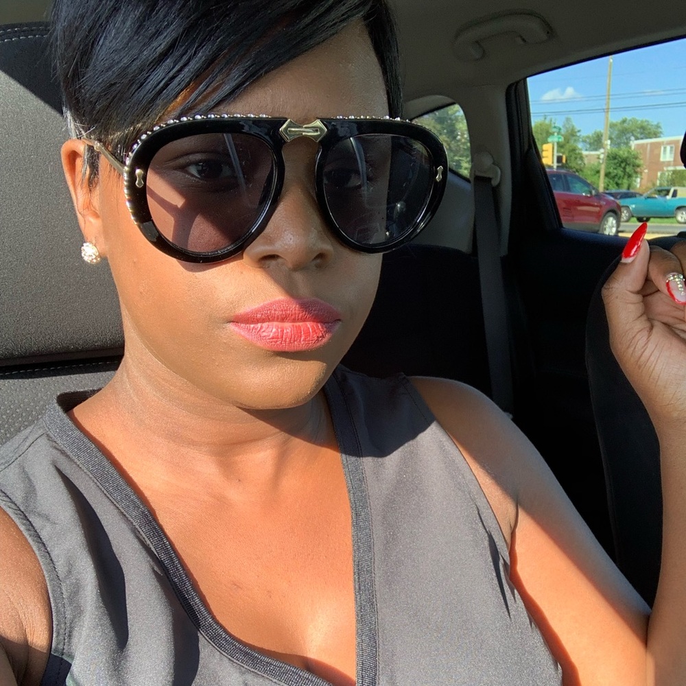 Meet your Posher, Nefatina
